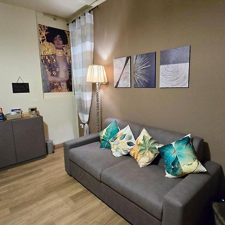 Casa Vacanze Oikia - Room Girasole Naples Luaran gambar